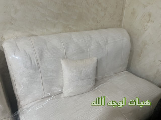 كنب وسرير ومغسله