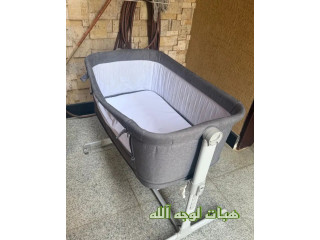 طاولة وسرير اطفال لوجه الله