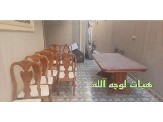 لوجه الله من يرغب فيه يحضر سياره وعمال ونجار يفك الدولاب وياخذه الله يرزقه