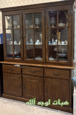 dolab-sfrh-taaam-lon-bny-aboab-zjaj-big-0