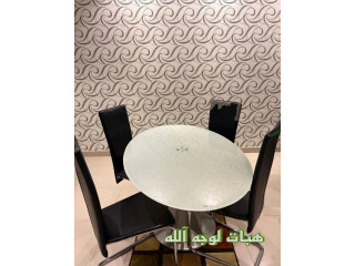 طاولة طعام لوجه الله
