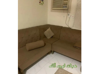 كنب مجلس لي. وجه لله لي يحتاجه مافيه غير كنب واحد. رجله مكس